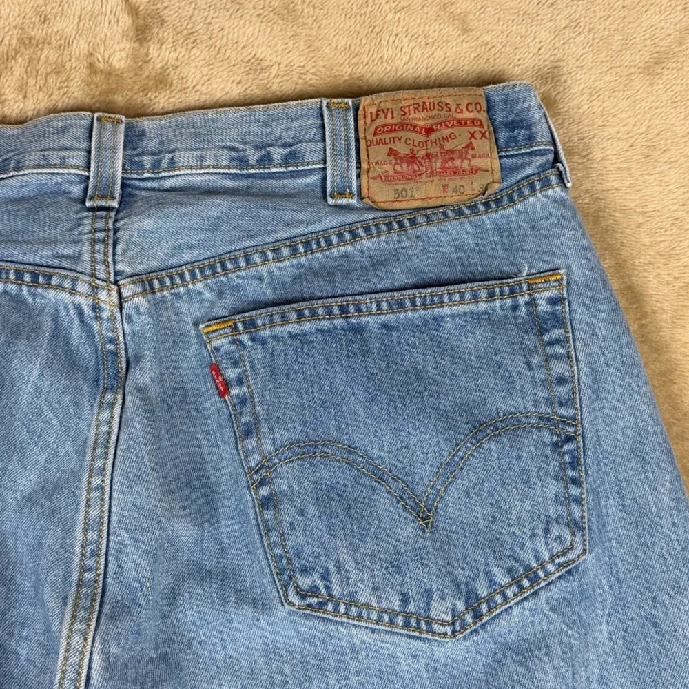Levis measurements waist